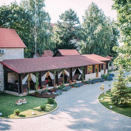 Curtea Boierului Hotel Peresecina エクステリア 写真