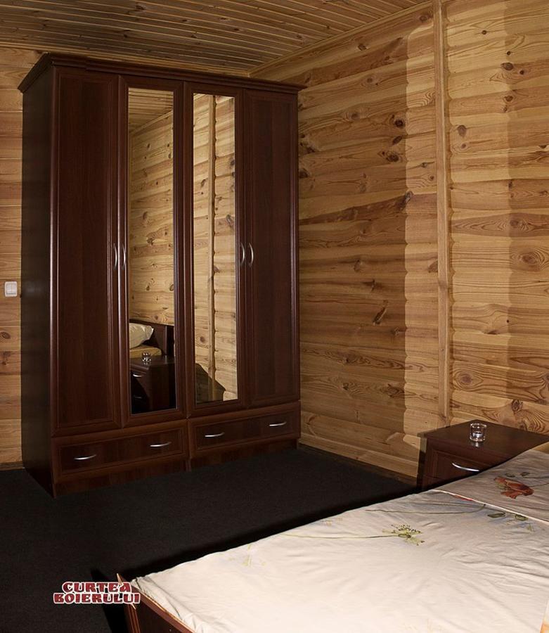 Curtea Boierului Hotel Peresecina エクステリア 写真