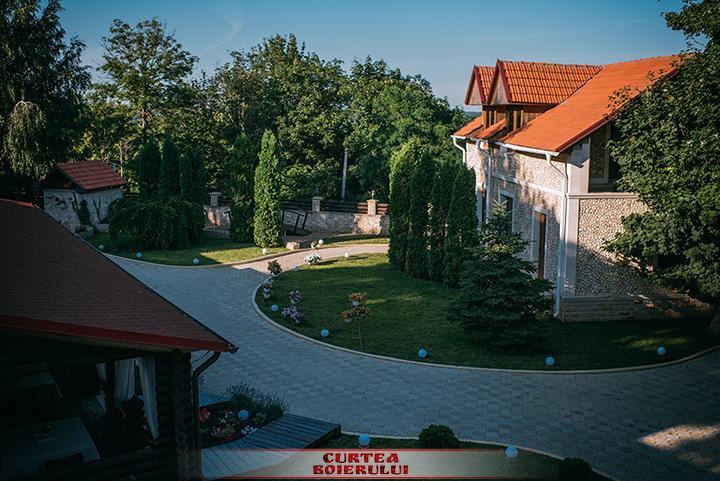 Curtea Boierului Hotel Peresecina エクステリア 写真